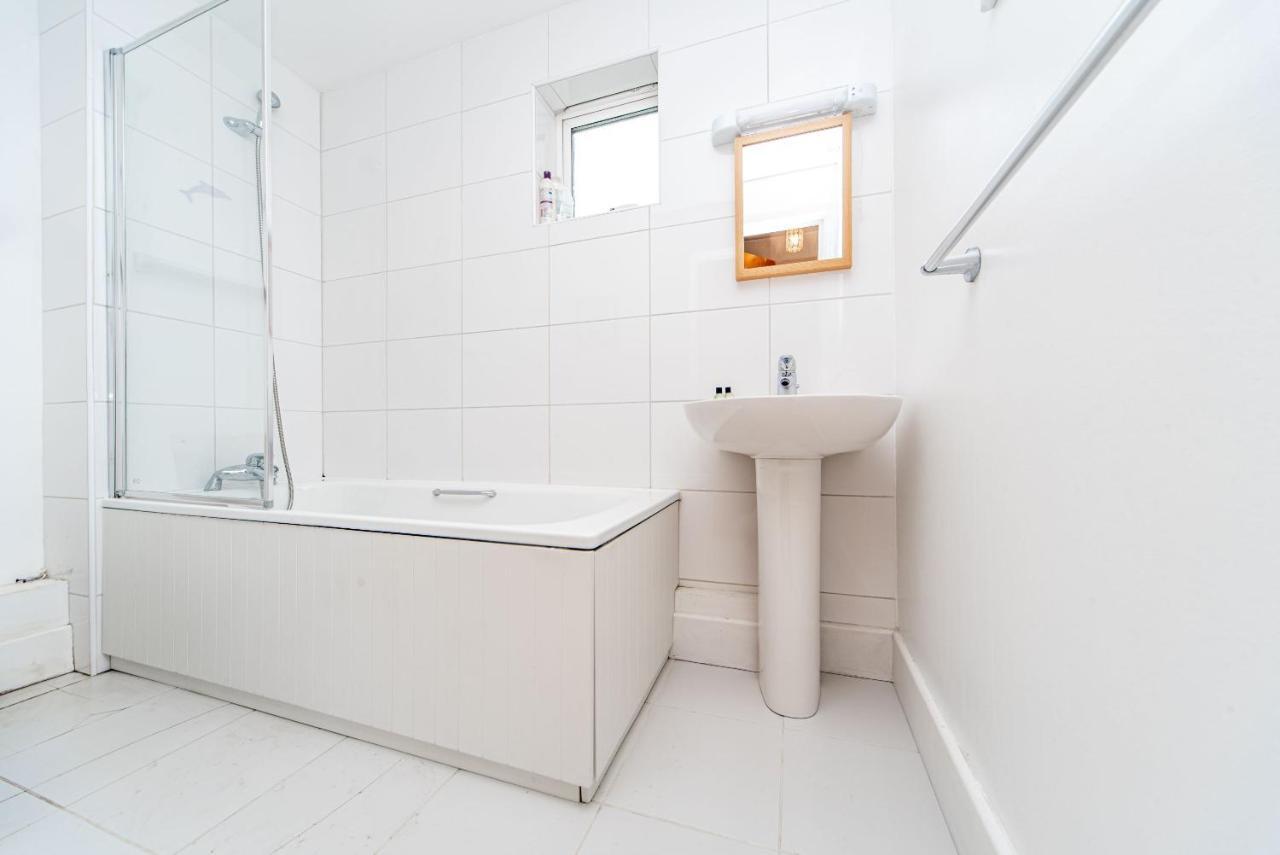 Pass The Keys Delightful Apartment Close To River In Se16 Лондон Екстериор снимка